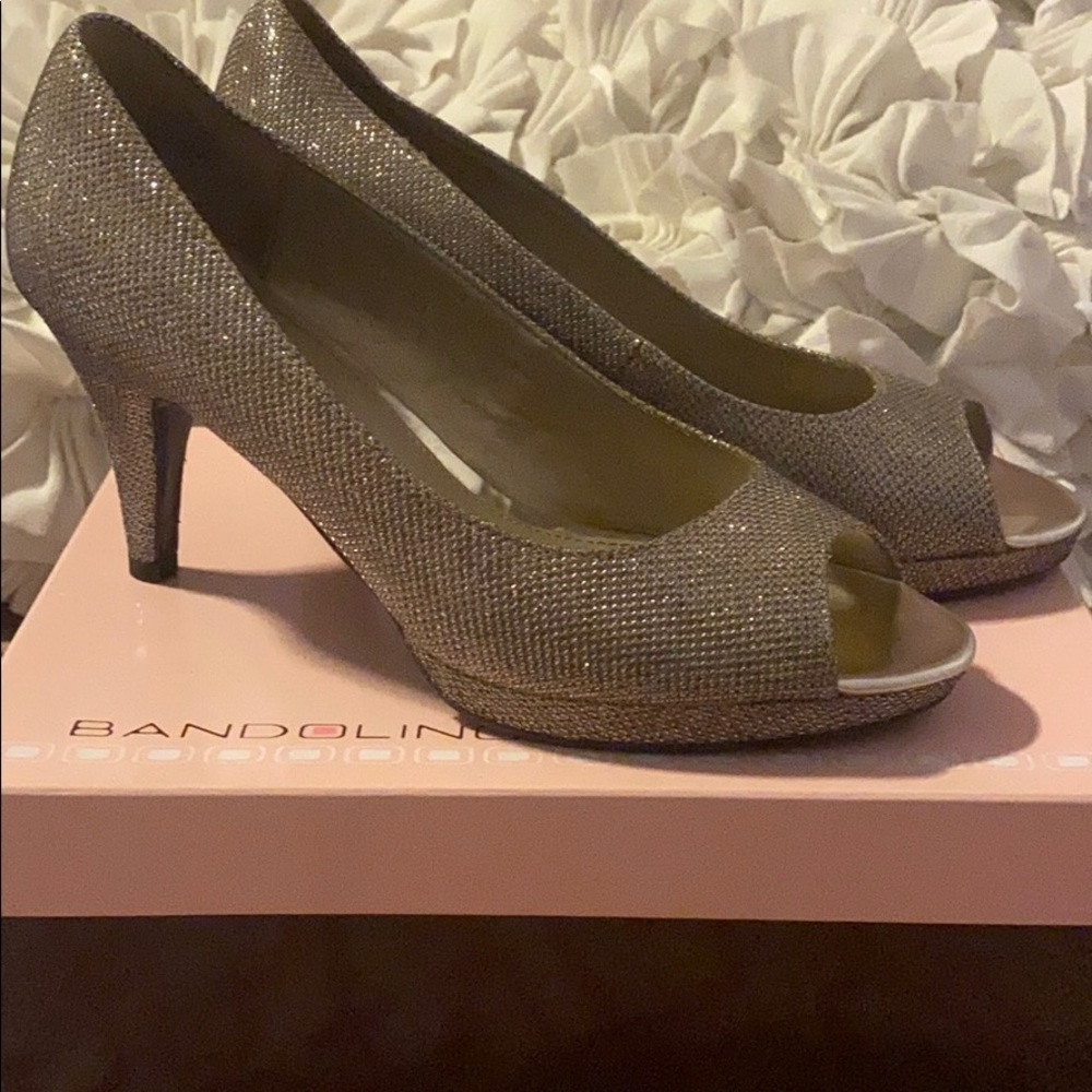 Bandolino peep toe glitter has high heels